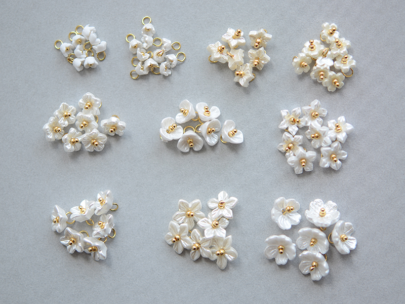 SZ344 优雅的珍珠白色迷你树脂小花吊坠合集 DIY绕线成品 4个/包