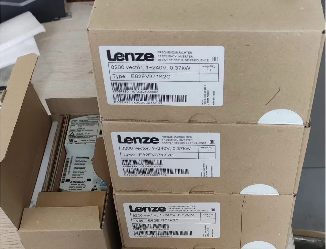 原装原装德国伦茨Lenze变频器E82EV751-2C200现货包好 实物拍摄