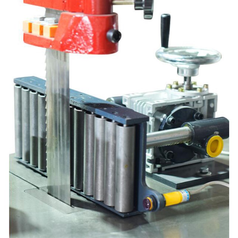 木工立式自动带锯送料机送料器靠山红外线马氏精达带锯输送材机器