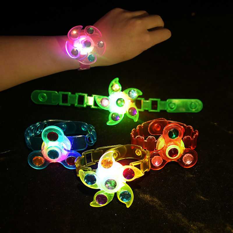 发光儿童玩具戒指女孩发光闪光2020款最新款热卖陀螺手环夜市摆