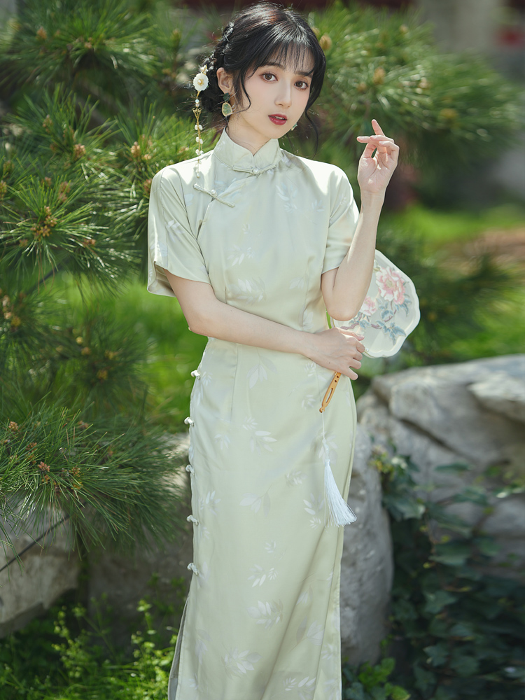 新中式国风绿色小清新改良旗袍少女年轻款古法全开襟日常可穿裙子