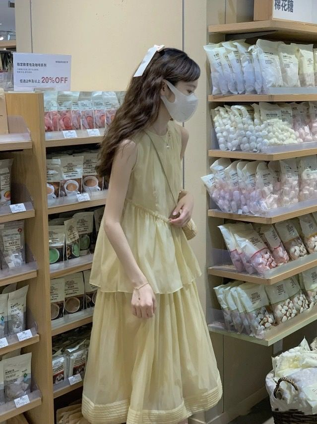 法式少女感奶黄色蛋糕裙女夏季新款双层裙摆简约无袖背心连衣裙子