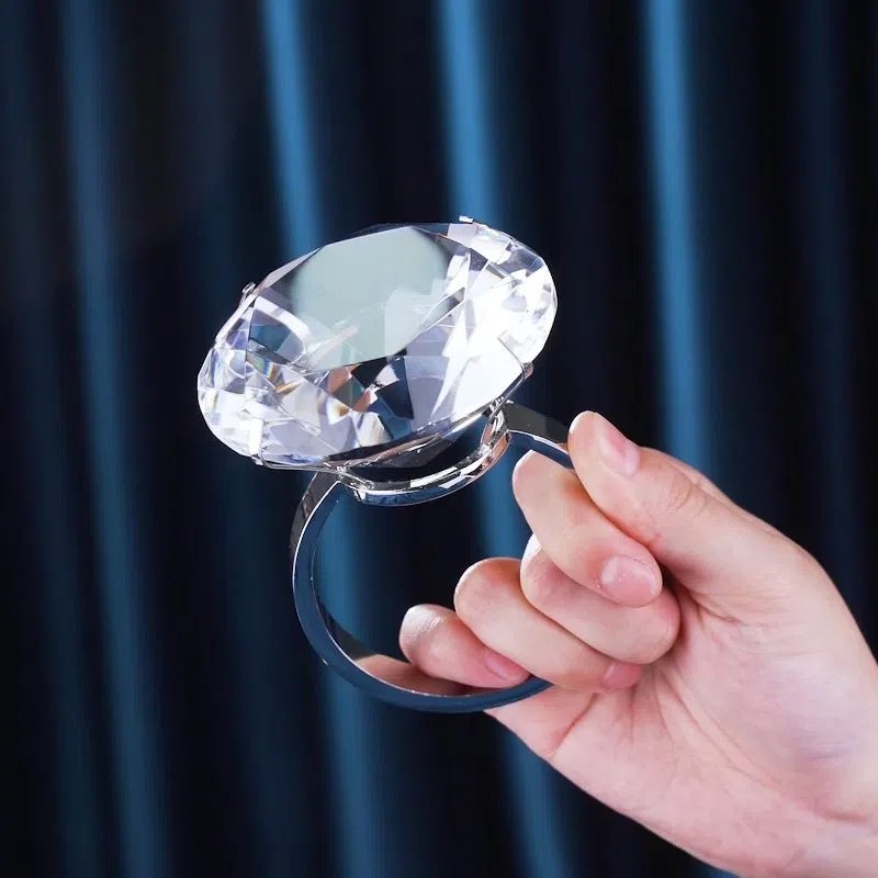 大钻石大戒指创意夸张搞笑情人节表白求婚道具送女友老婆生日礼物