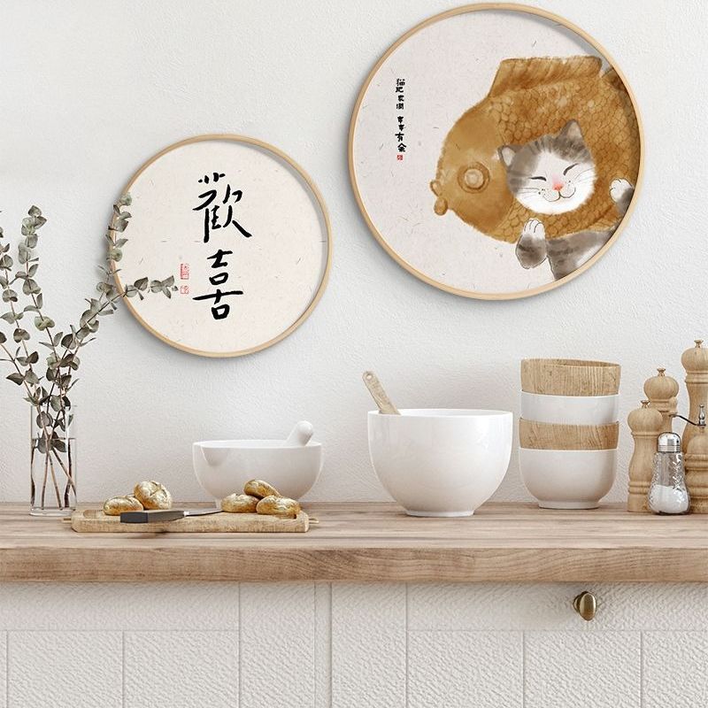 萌猫文字日式餐厅装饰画新中式风格圆形客厅挂画猫咪画玄关壁画