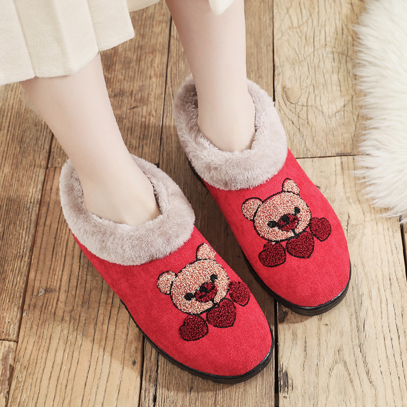 老北京布鞋女冬季新款家居保暖卡通小熊软底妈妈奶奶包跟加绒棉鞋