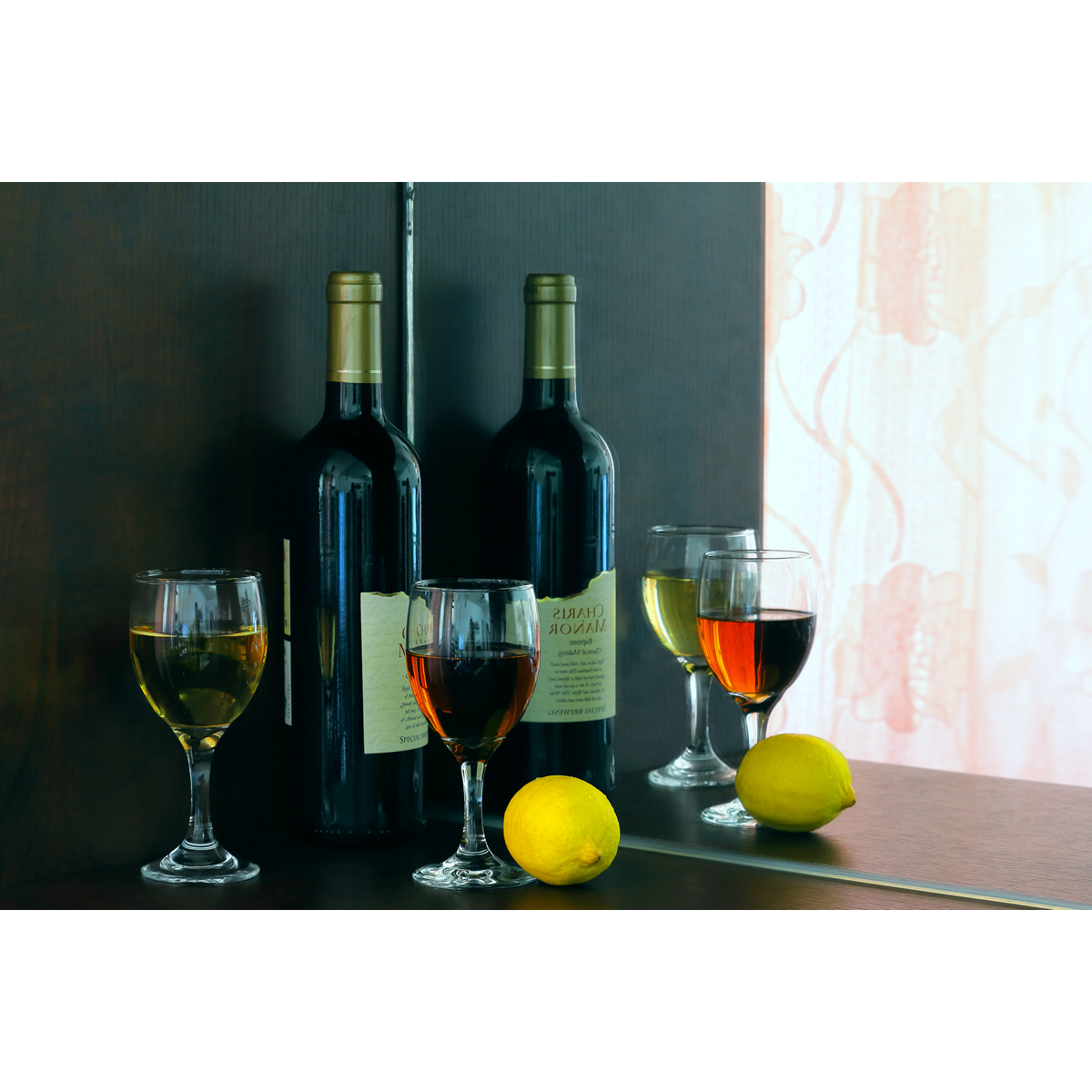 超清静物摄影作品-红酒与酒杯镜像(1张) 实拍静物图片素材
