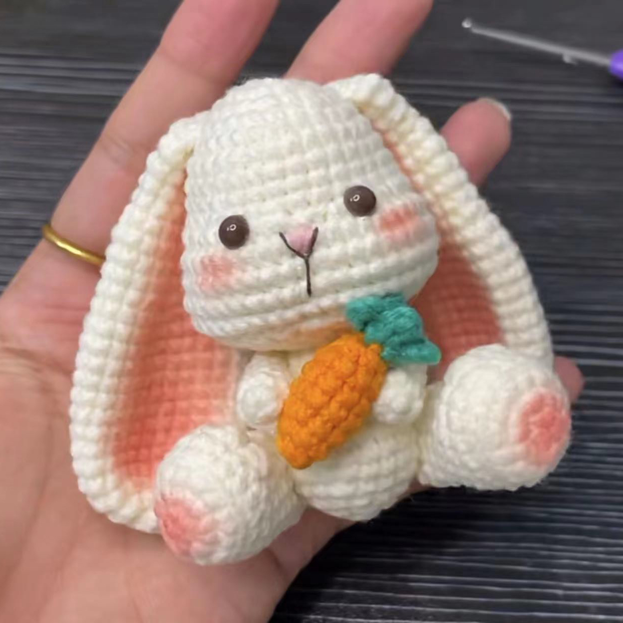 胡萝卜兔垂耳兔手工diy钩针玩偶娃娃挂件玩具针织编织毛线材料包