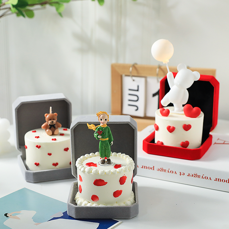 520情人节网红蛋糕装饰戒指盒摆件玫瑰王子爱心告白小熊蜡烛插件