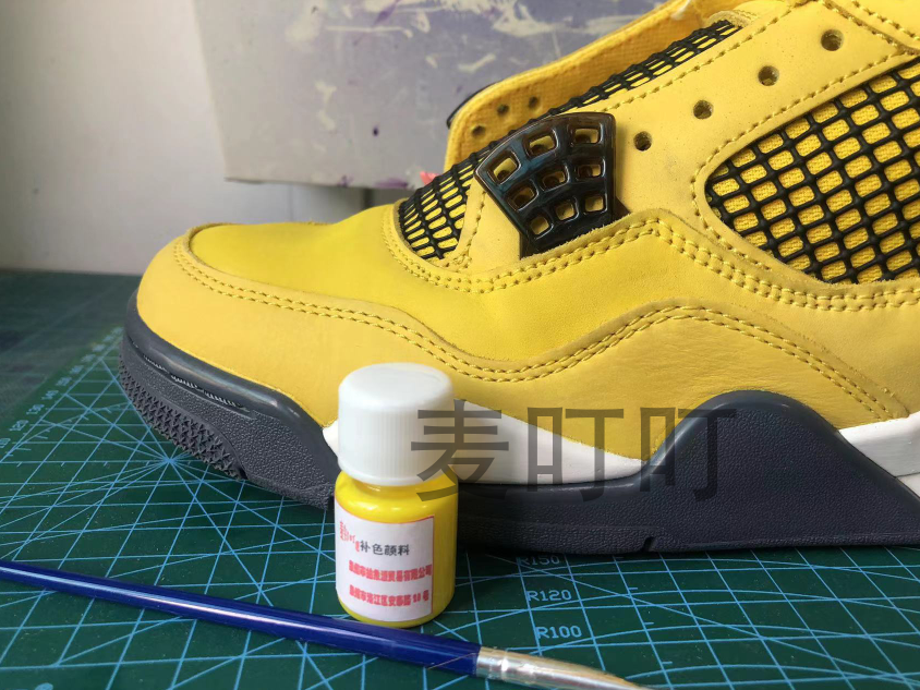 球鞋定制DIY AJ4 电母黑黄灰黄麂皮 篮球鞋掉色补漆喷涂手绘黄色