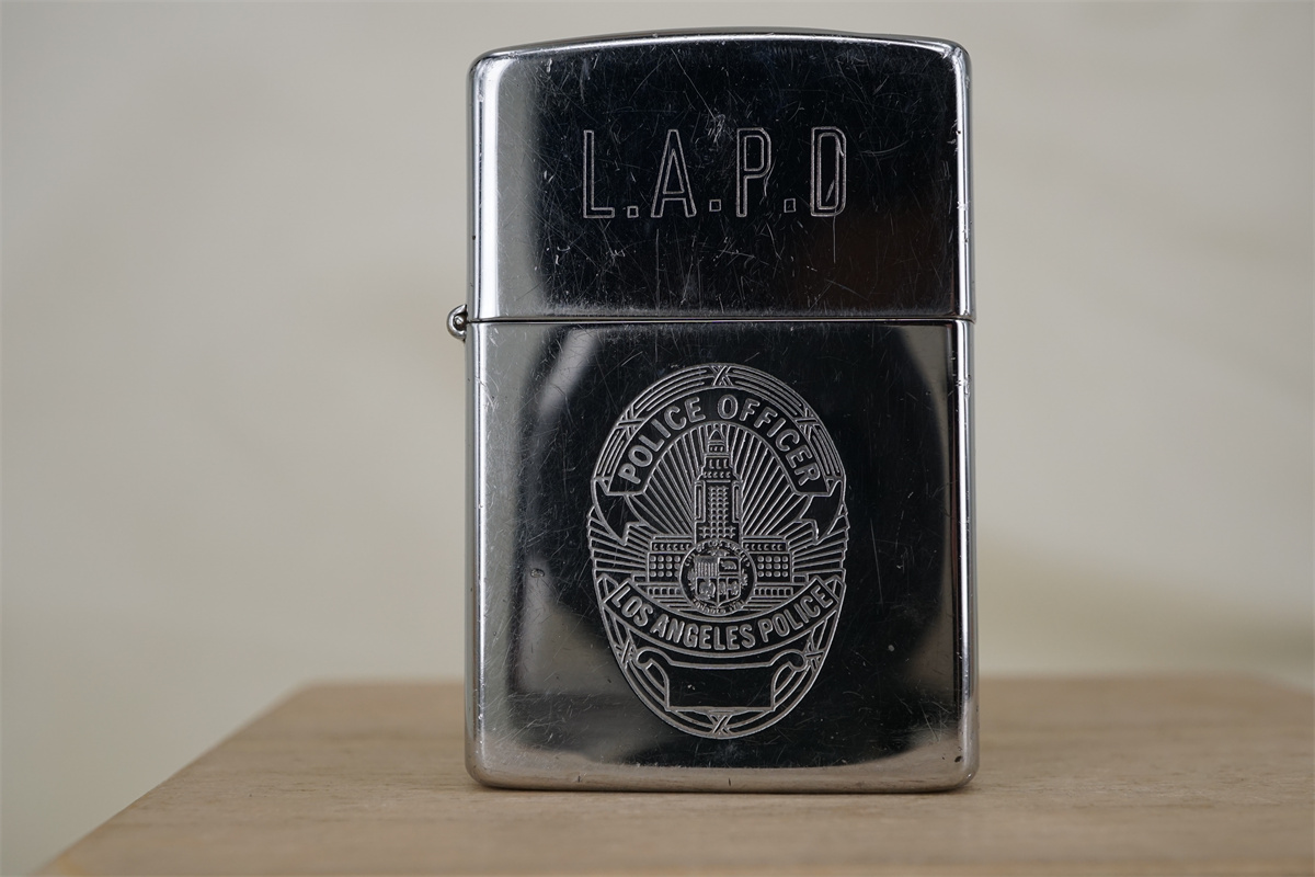 原装正版1992年H二手镀铬镜面蚀刻洛杉矶警部徽章logo打火机ZIPPO