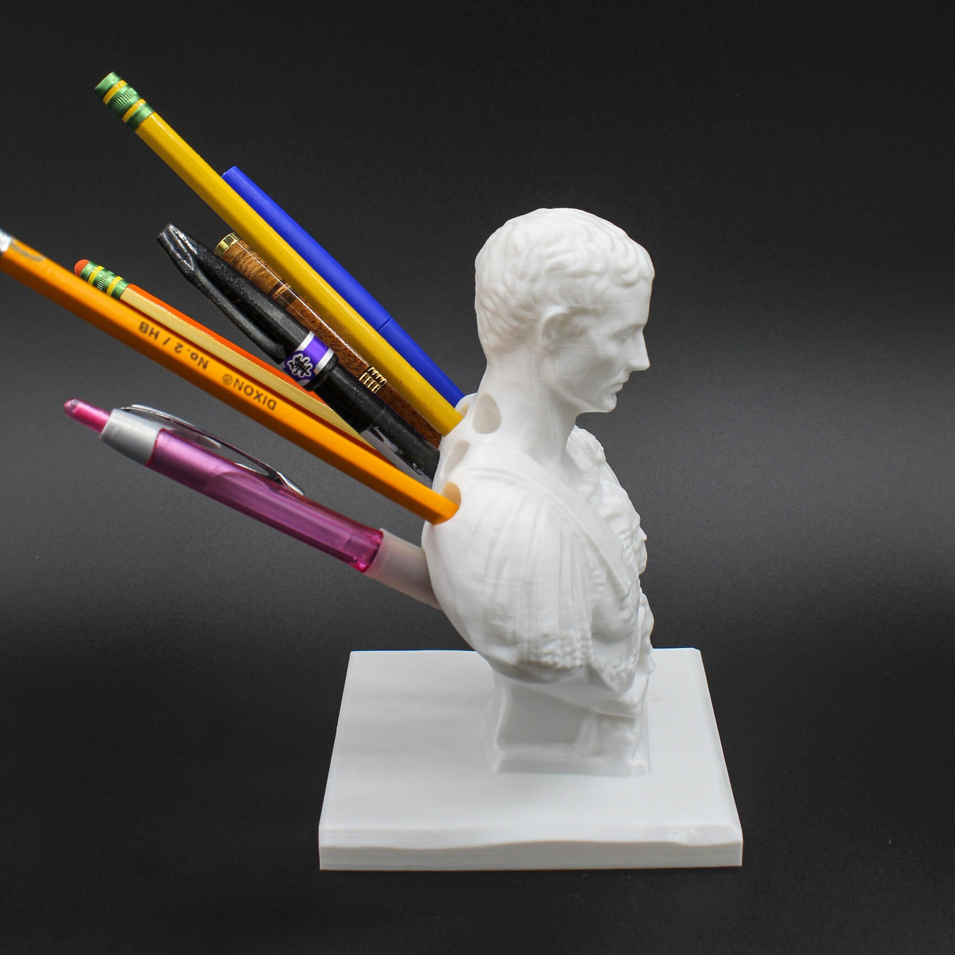 跨境新品凯撒大帝雕像笔插笔座收纳创意造型笔筒桌用摆件办公桌