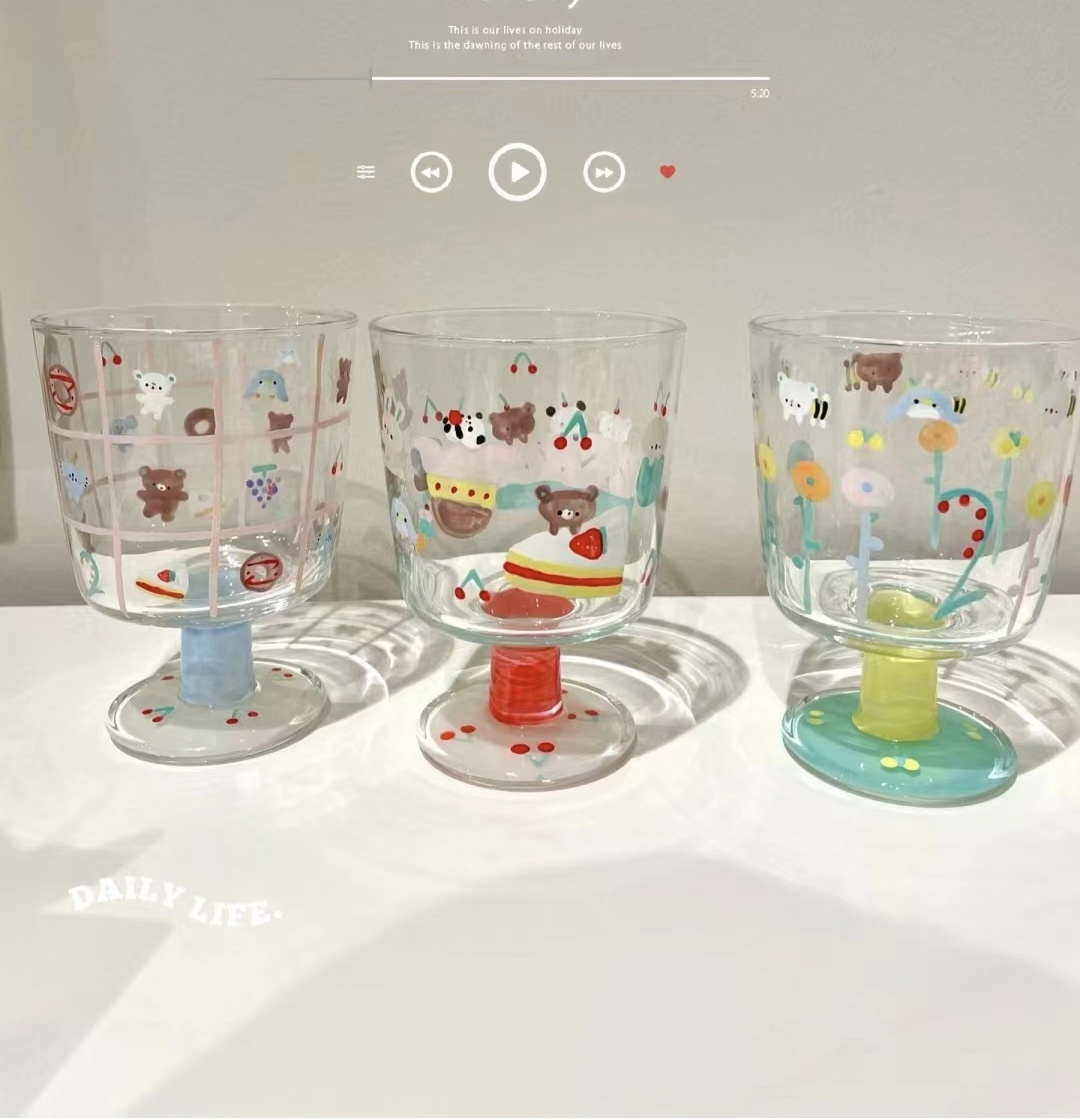 北美餐具——日本涂鸦玻璃杯可爱高脚复古卡通彩色果汁饮料小众杯