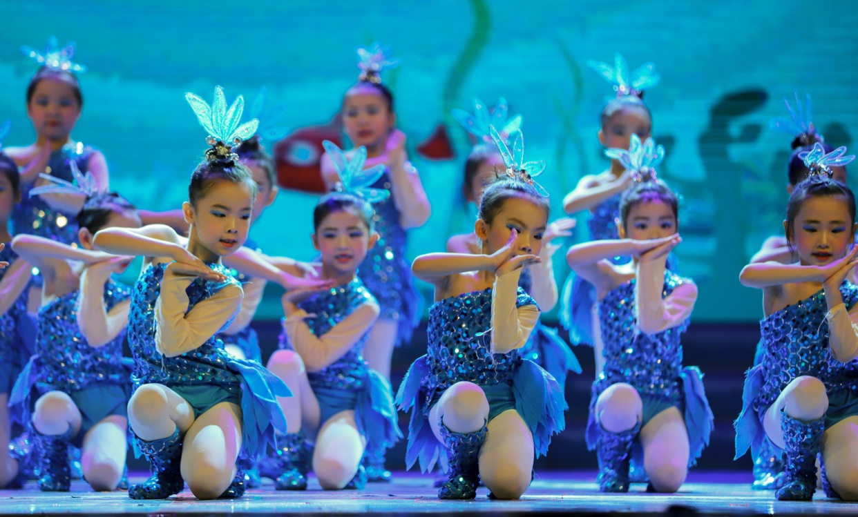 小荷风采儿童舞蹈服水中的精灵儿幼儿演出服天蓝色鱼儿鳞片舞台服