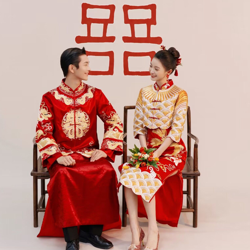 2023影楼室内复古主题服装红色喜嫁风婚纱摄影拍照新中式秀禾服