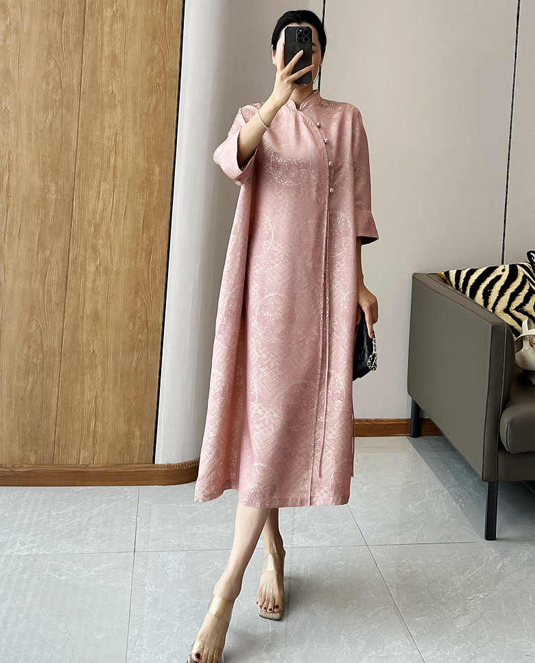 C2919 时尚巴黎的老店 太惊艳了 中式斜襟 香云纱粉色旗袍裙 宽松
