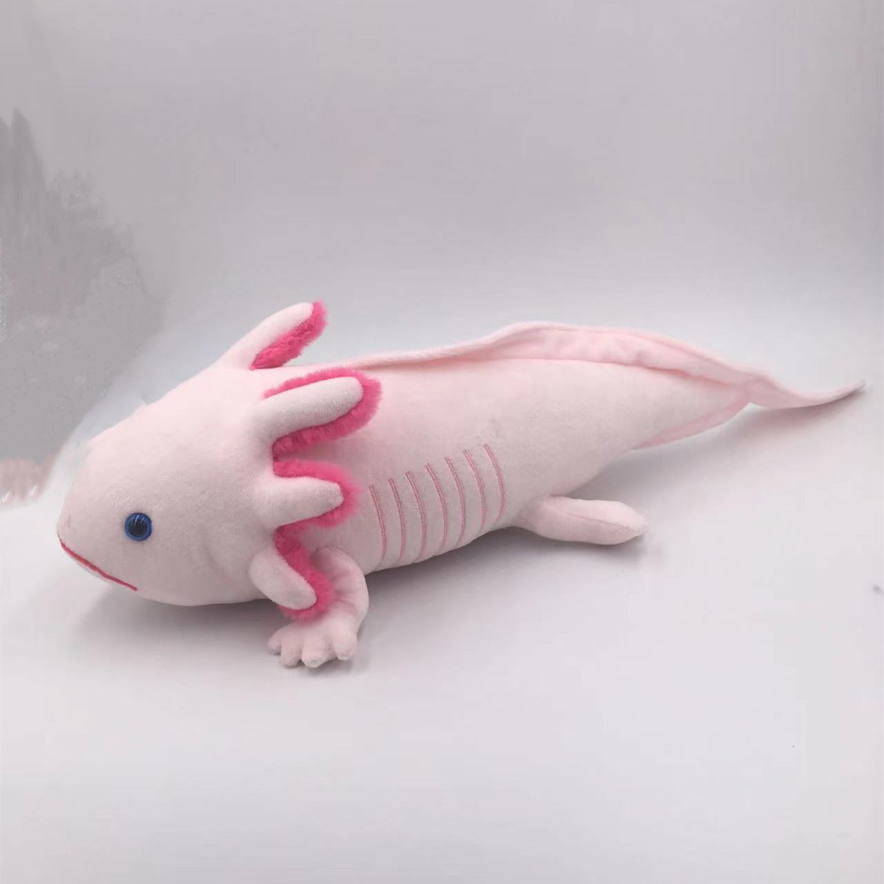 跨境新品仿真粉色蝾螈鱼蜥蜴恐怖填充可爱粉色爬行动物玩具