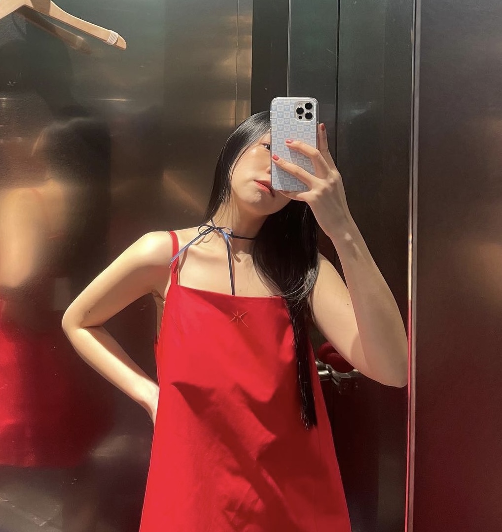 Exclusive type 高级设计气质红个性图案刺绣显瘦吊带连衣裙短裙