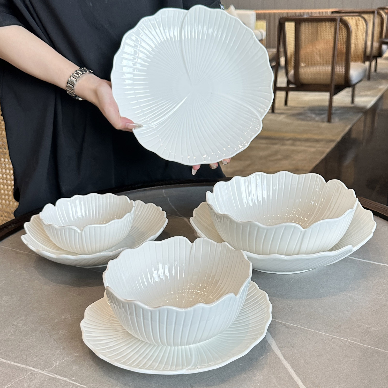 【老板娘自用】复古花型浮雕陶瓷餐盘纯白色餐具菜盘子花边米饭碗