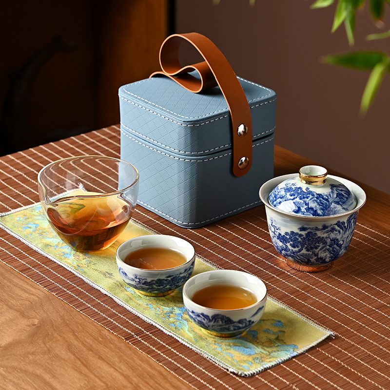 青花瓷山水画盖碗式旅行茶具一壶两杯复古釉下彩户外便携式快客杯