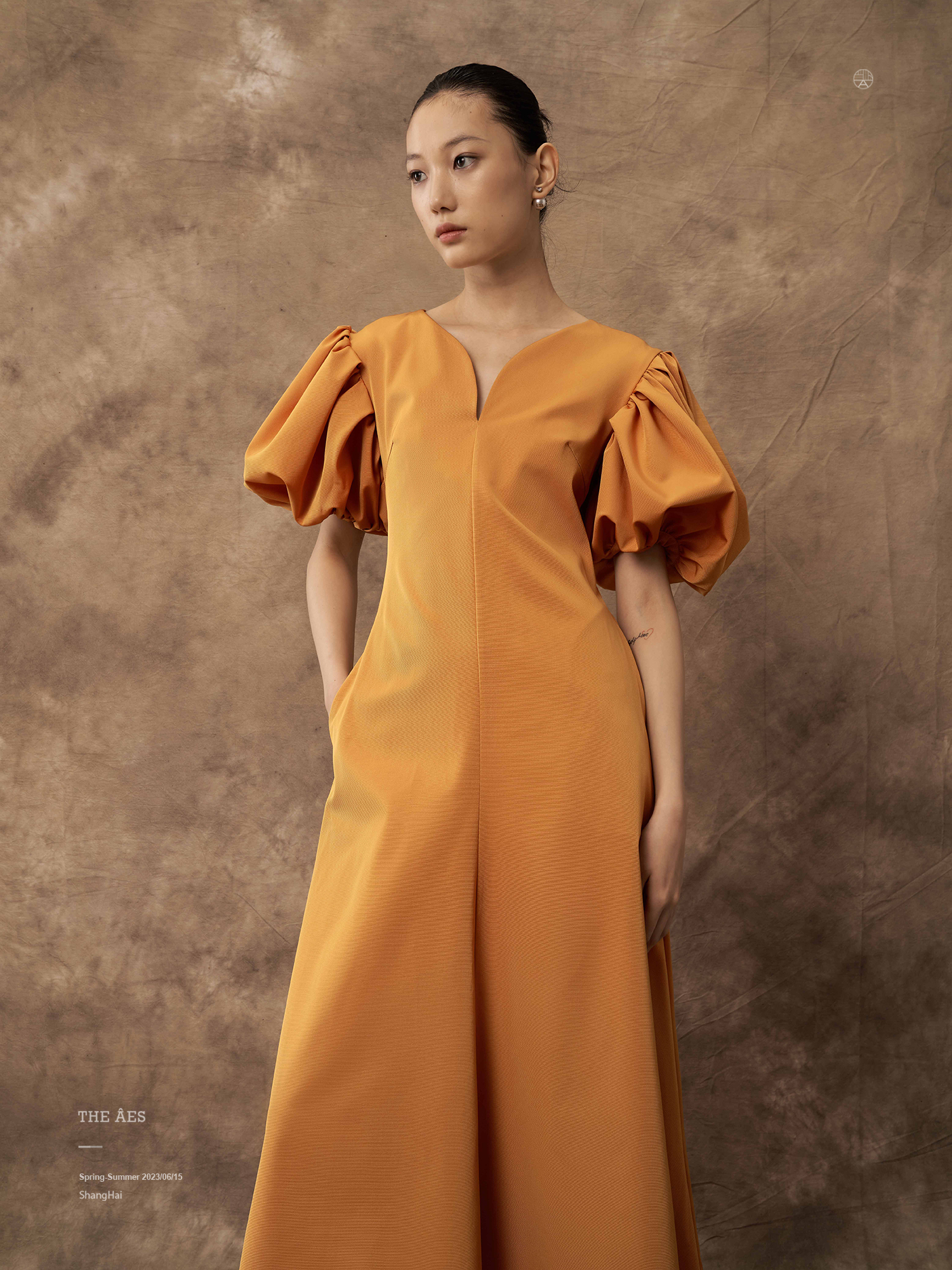 安上THE AES丹麦之花 革新古董廓形传奇与想象旖旎时装世界连衣裙