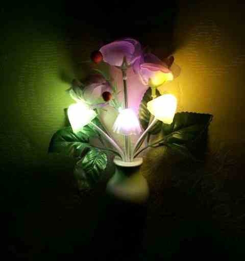 。迷你小夜灯插电蘑菇变色节能灯光控花瓶喂奶灯新款感应夜