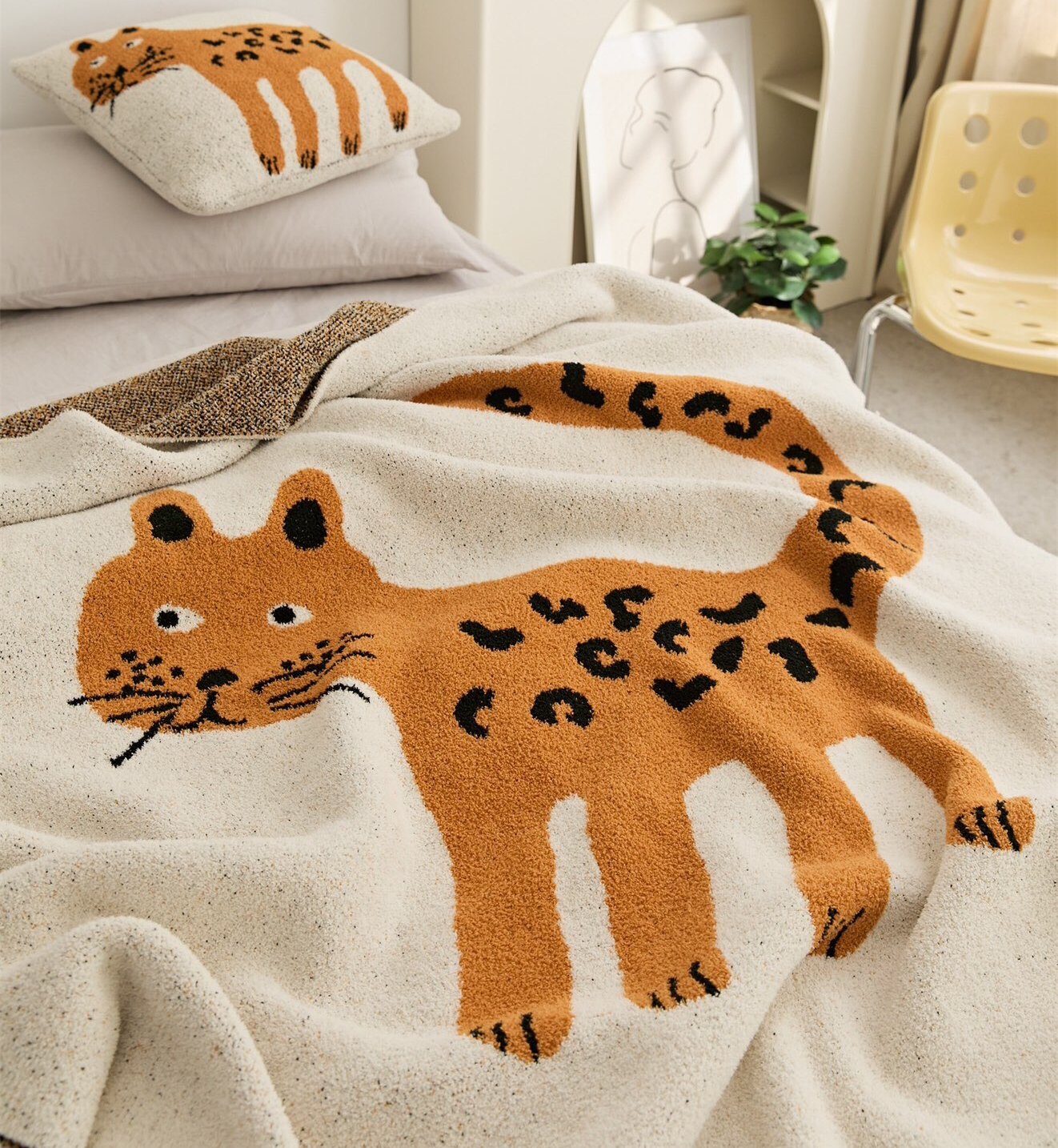 北欧大猫斑点豹软糯半边绒针织毯办公室休闲盖毯午睡沙发毯子抱枕