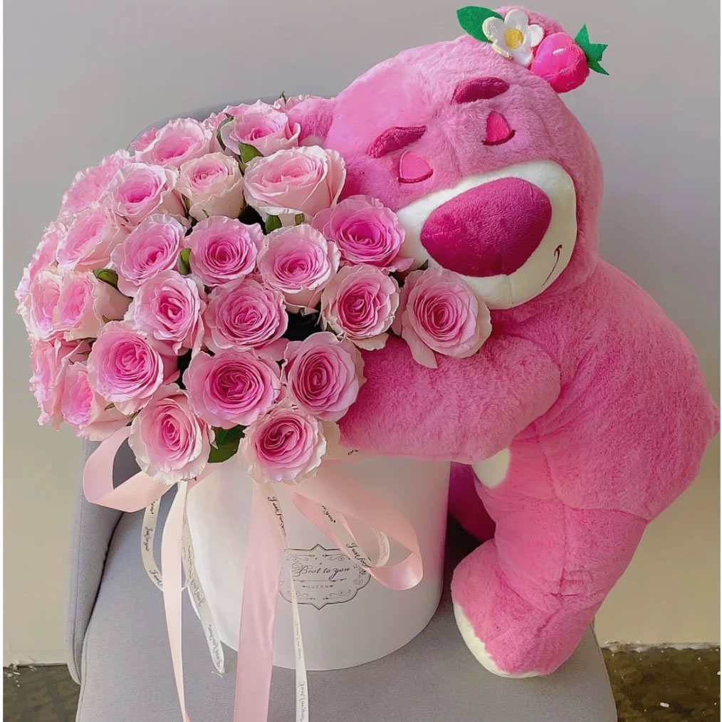 创意草莓熊抱抱桶花束鲜花成都同城速递送女友生日情人节礼物