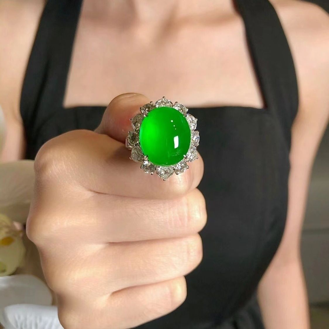 缅甸冰种翡翠色满色阳绿戒指蛋面女裸石翡翠925银镶嵌送女友礼物