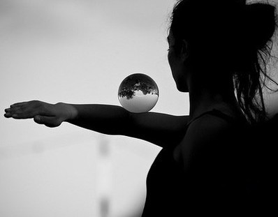 彩色水晶球 魔术道具 舞台表演杂技用球 悬浮球震撼 杂耍球亚克力