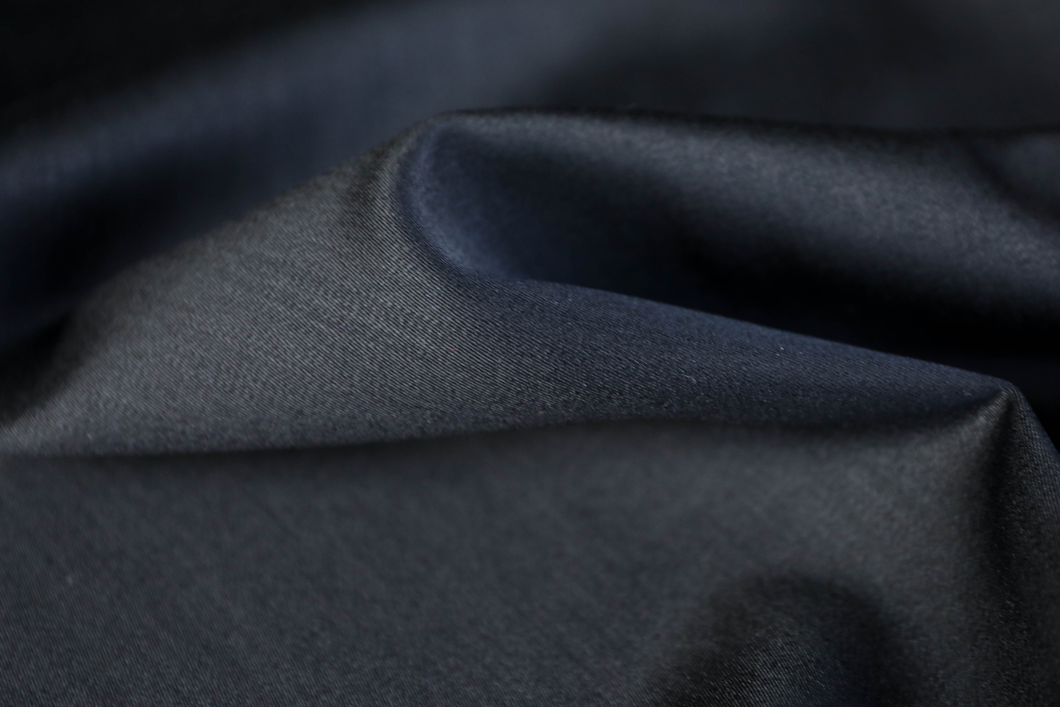 意大利进口薄款黑色高支细腻斜纹贡丝锦丝光精纺纯羊毛设计师布料