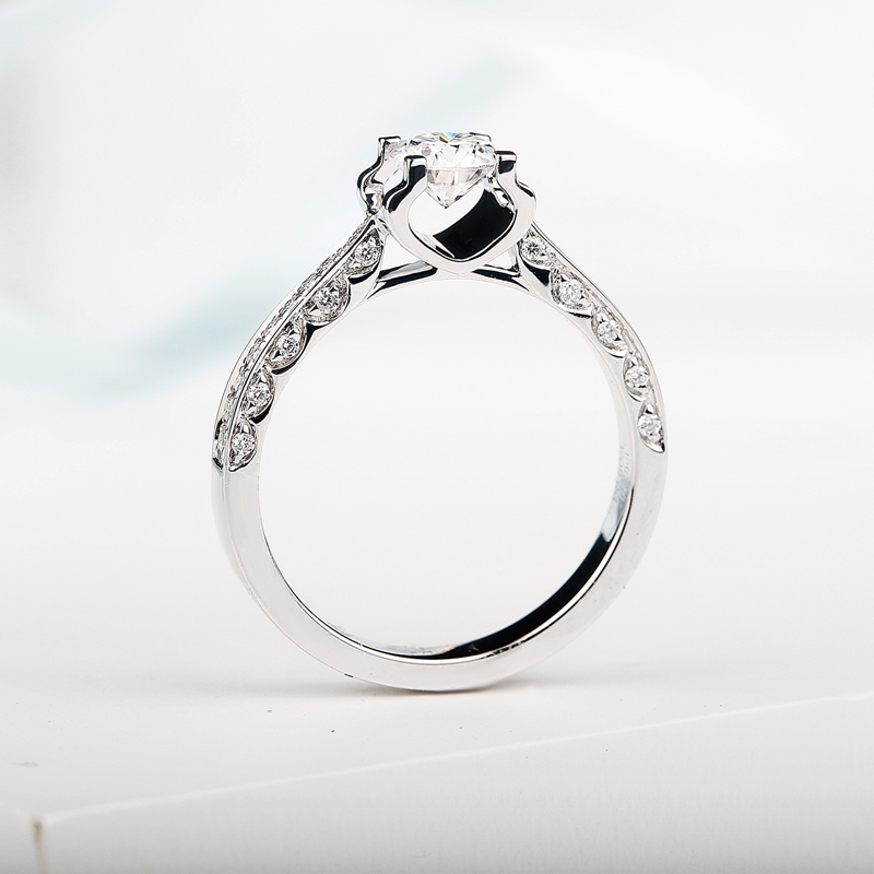 IGI通灵牛头款培育钻石戒指女18K白金人工合成真钻婚戒三排钻个性