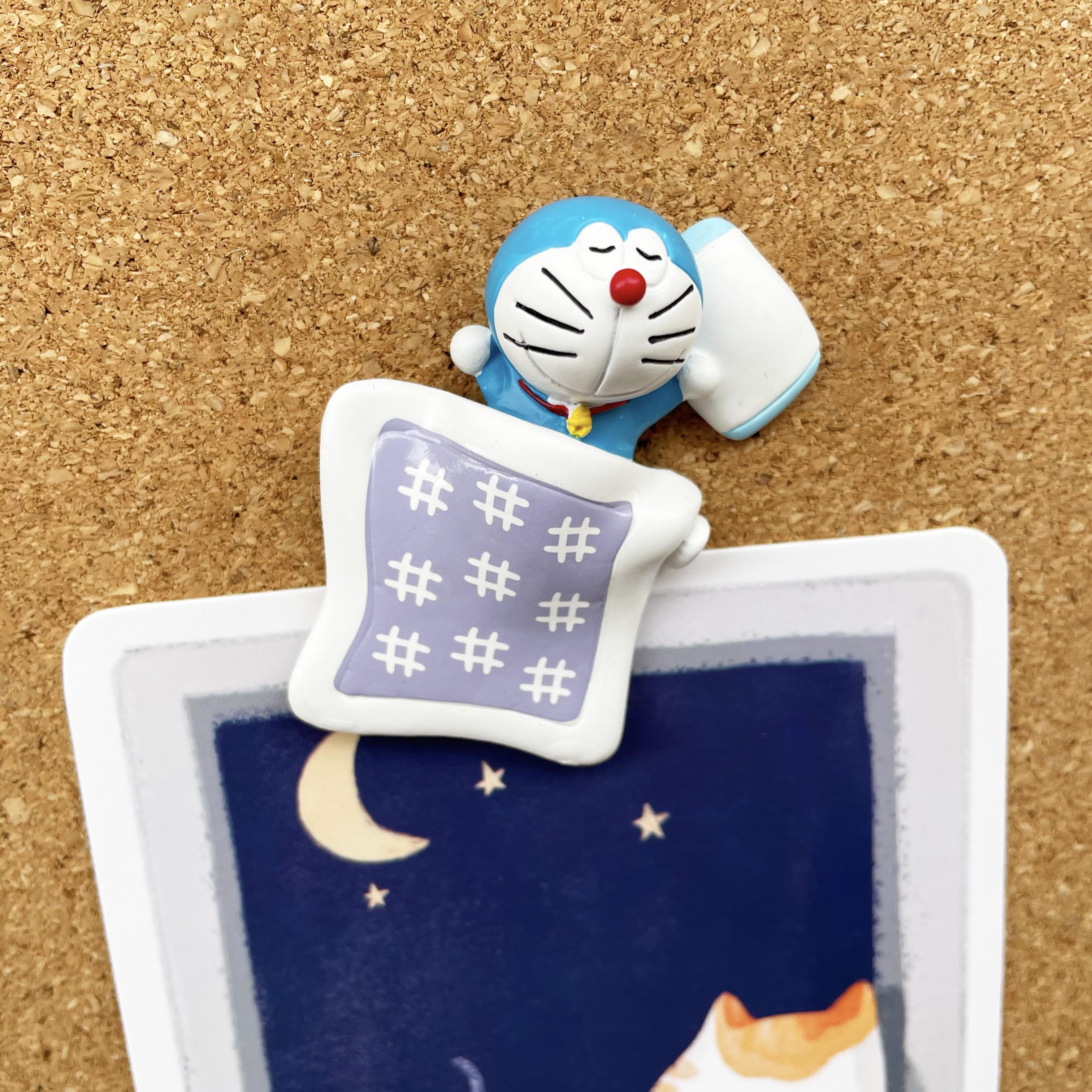 1个睡觉蓝胖子创意可爱软木留言照片墙图钉按钉 教室报板布置装饰