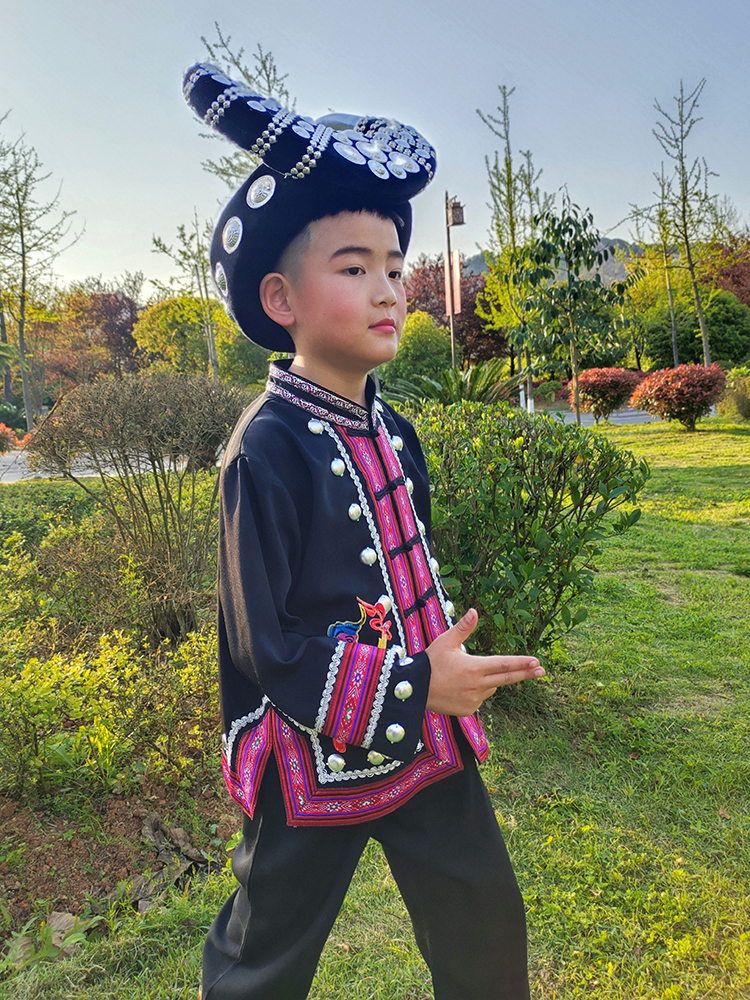 侗族儿童演出服苗族服装男童帽子民族风竖领刺绣对襟长袖上衣长裤