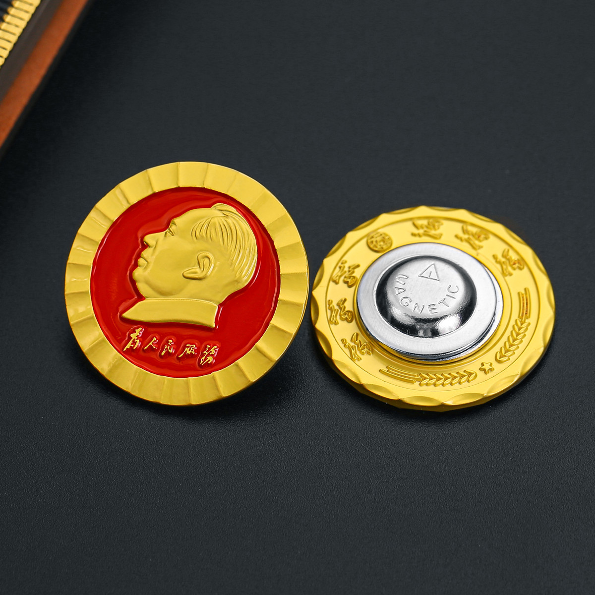 毛主席像章不褪色纪念章胸针胸章徽章为人民服务新款合金磁铁胸牌