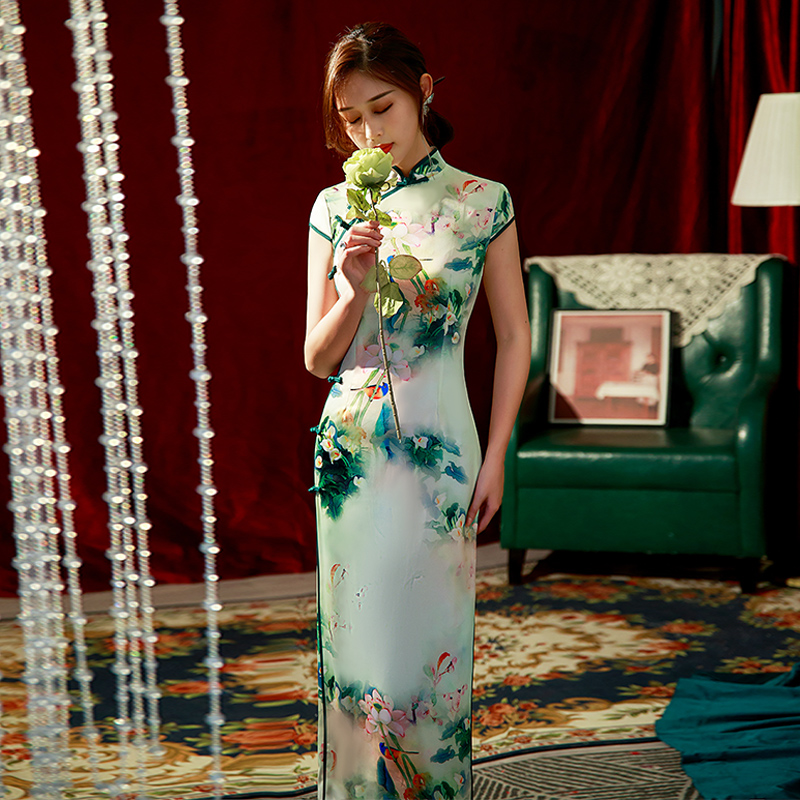 真丝绸旗袍夏季新款年轻款气质高端荷花情绿色长款到脚踝走秀日常
