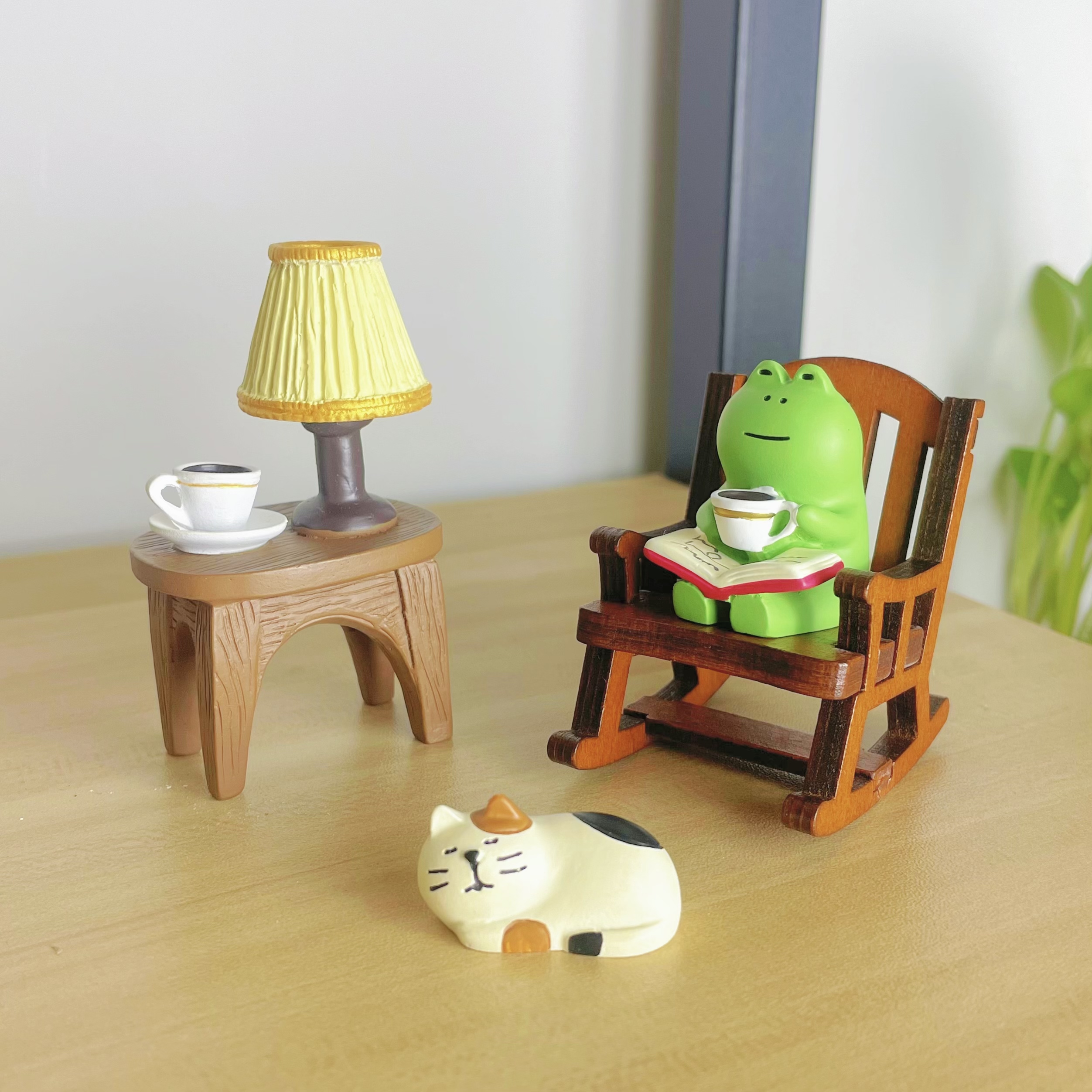 “青蛙摇摇椅摆件”治愈迷你桌面摆件可爱车载装饰日式卡通摆件