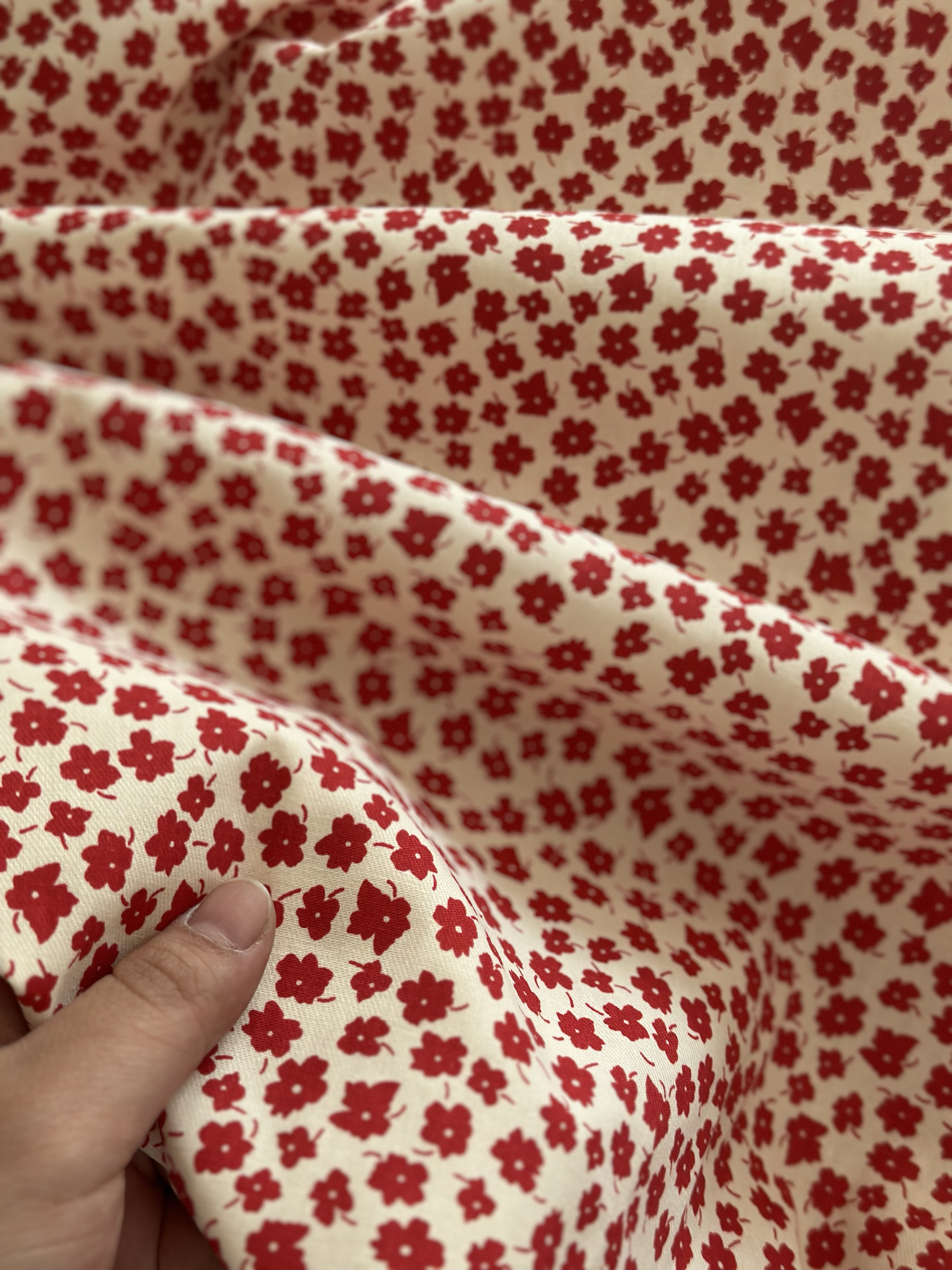 一米 韩版 红花 朵朵款小斜纹 细纺棉麻 面料