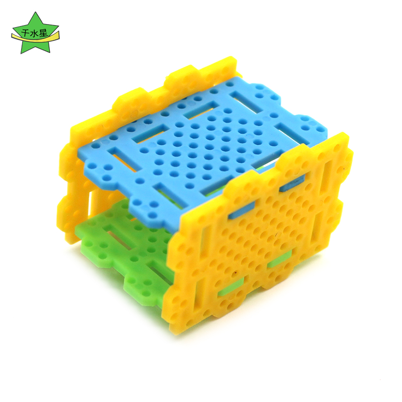 组合插片多色塑料积木拼装片小车车架多孔固定片手工玩具自制材料