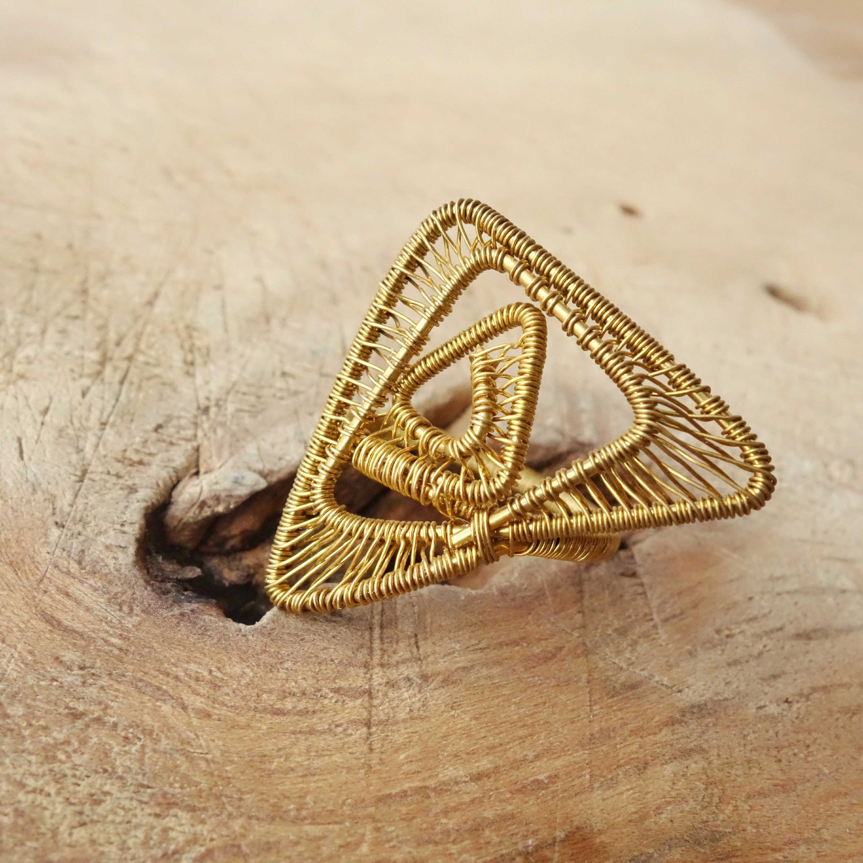 三晒定制艺术原创设计个性男女手工绕线黄铜丝三角金色戒指环订做