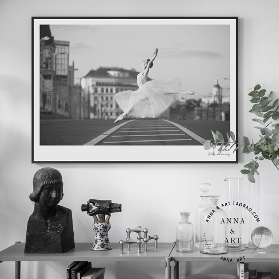 ANNA北欧城市芭蕾舞者黑白摄影海报装饰画进口艺术纸画框相框画芯