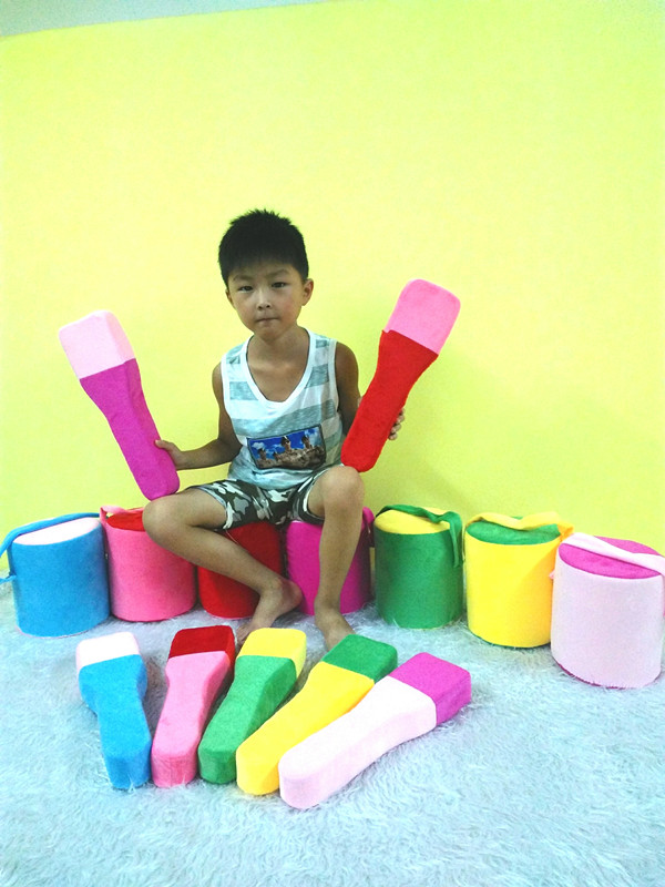 六一儿童益智玩具儿歌粉刷匠表演道具幼儿园游戏玩具刷子和桶道具