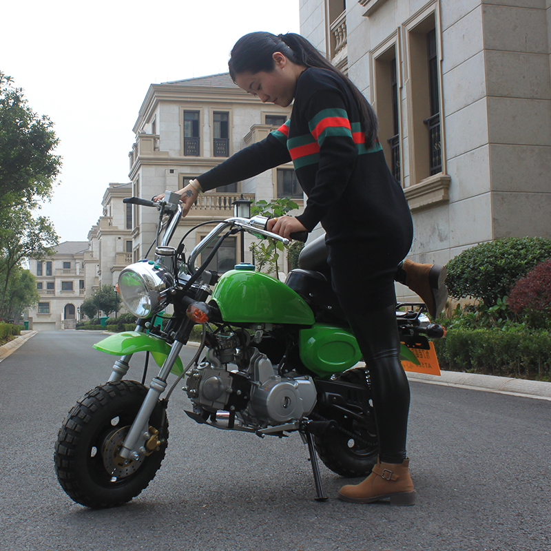 迷你摩托车小跑车汽油小摩托车越野摩托车成人复古小猴子摩托车