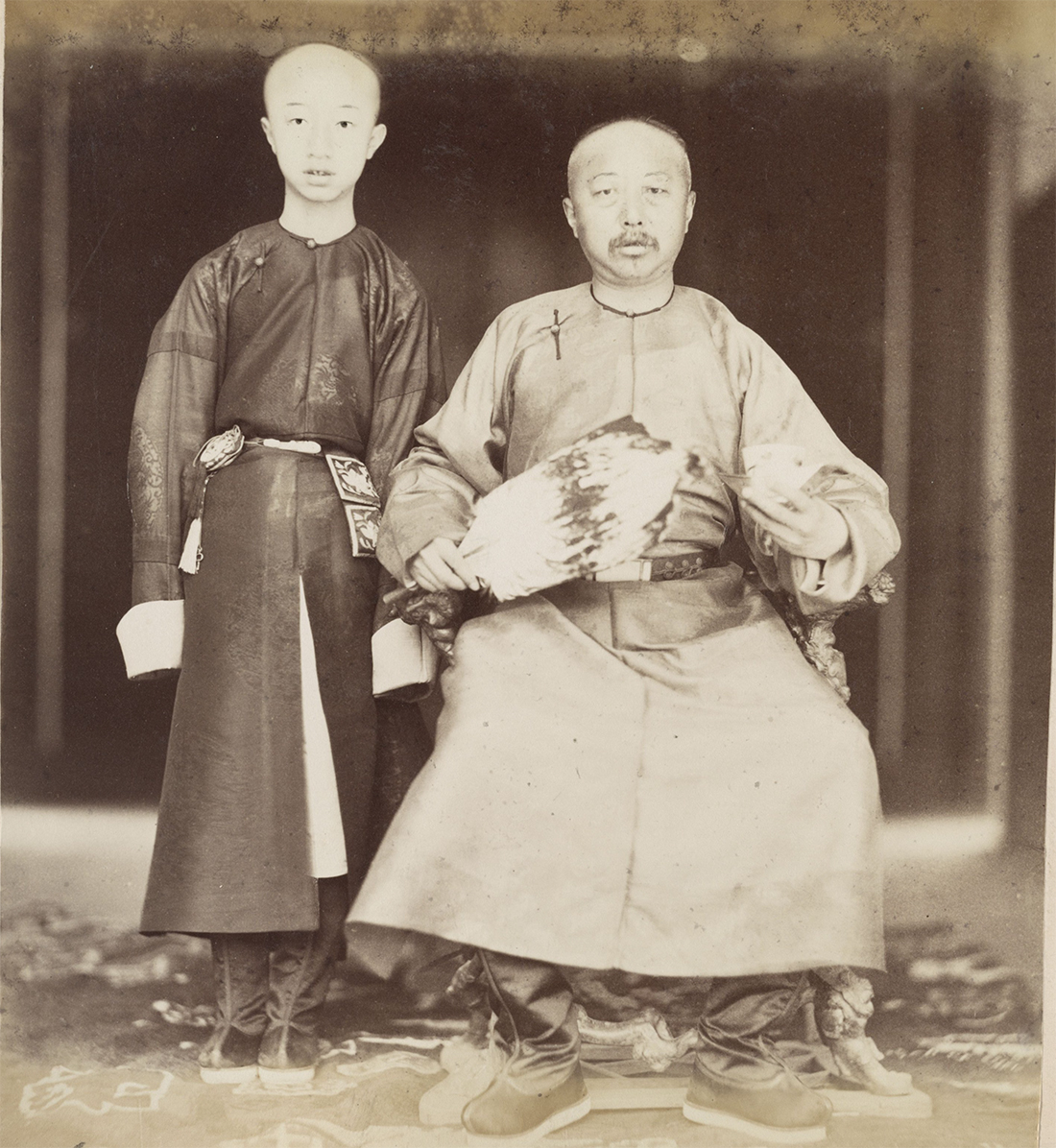 1888 年清末宫廷摄影师拍摄醇亲王奕譞及家人仆人北京府邸老照片