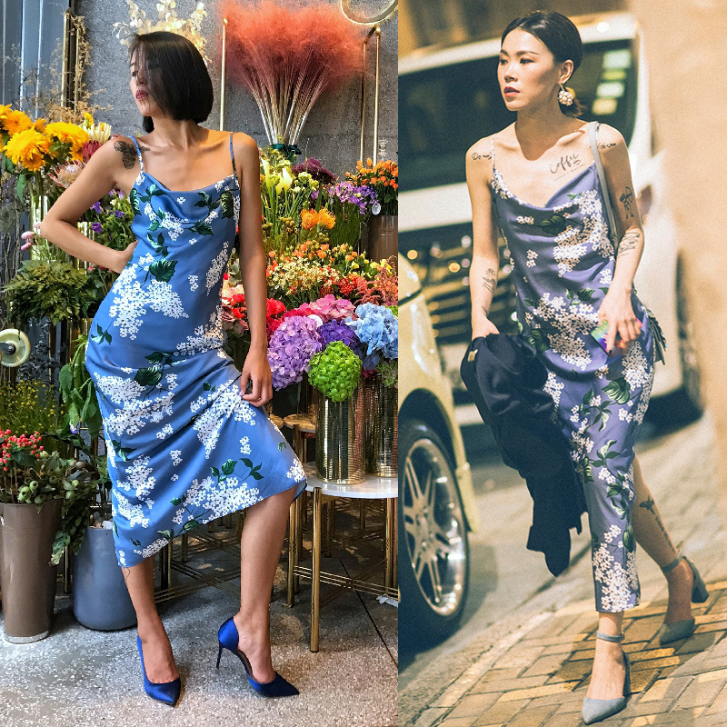 澳洲博主时尚街拍同款名媛蓝色印花缎面花朵后开衩中长款连衣裙女